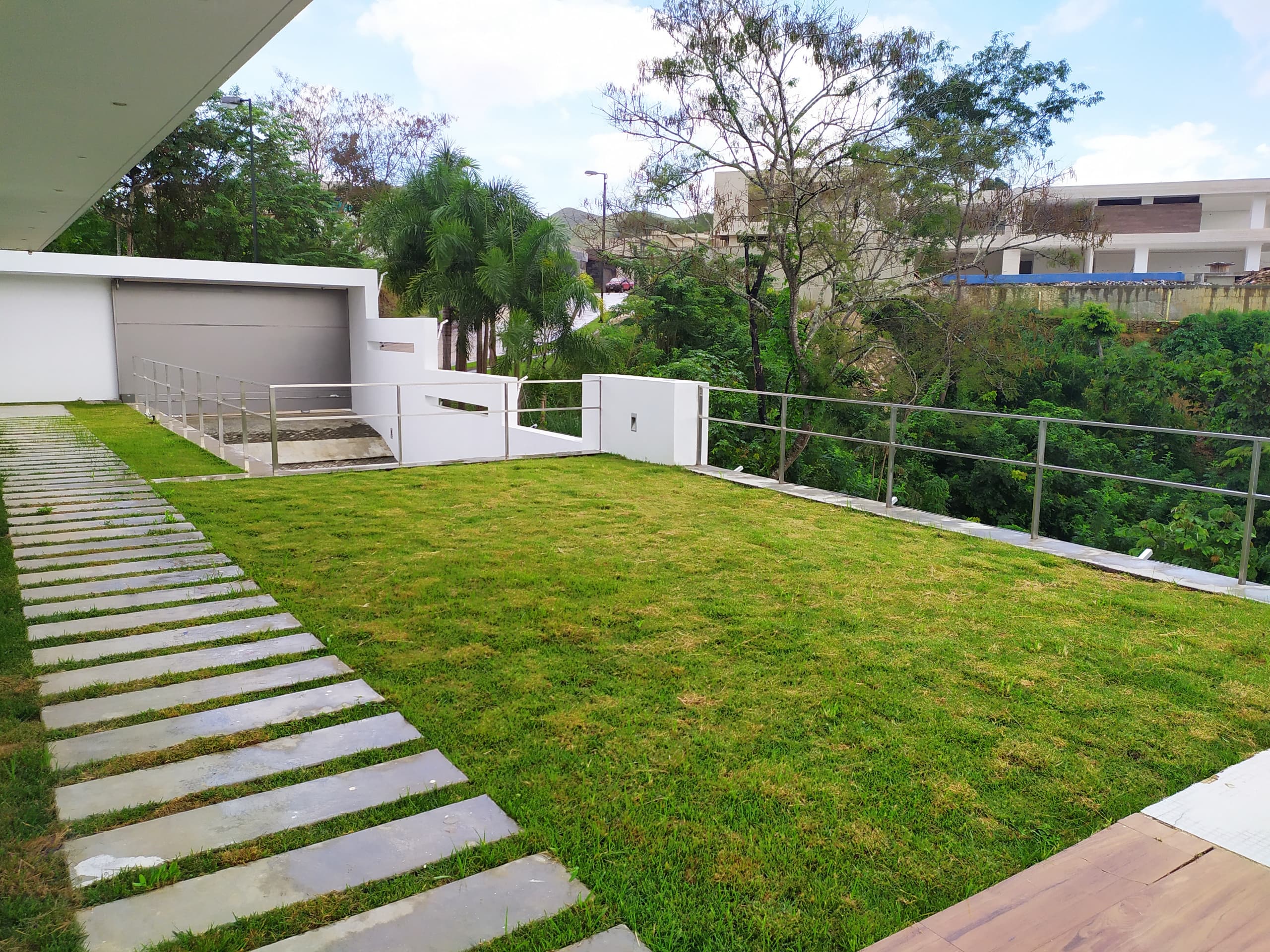 Stunning Family House in Terrazas del Country, Guataparo